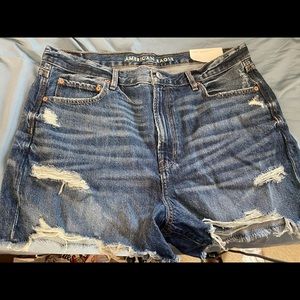 NWT- AMERICAN EAGLE 90s BOYFRIEND SHORT SIZE 16